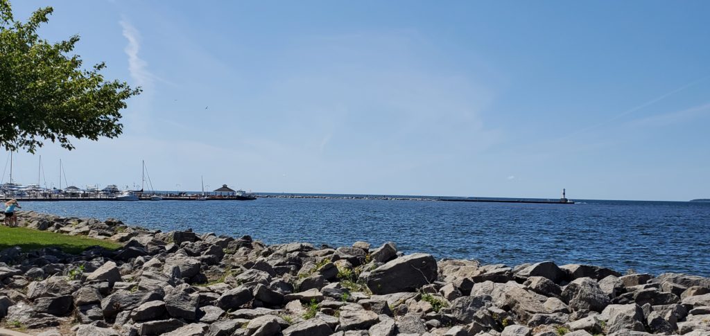 MICHIGAN LIGHTHOUSE SERIES - EXPLORE PETOSKEY BREAKWALL 