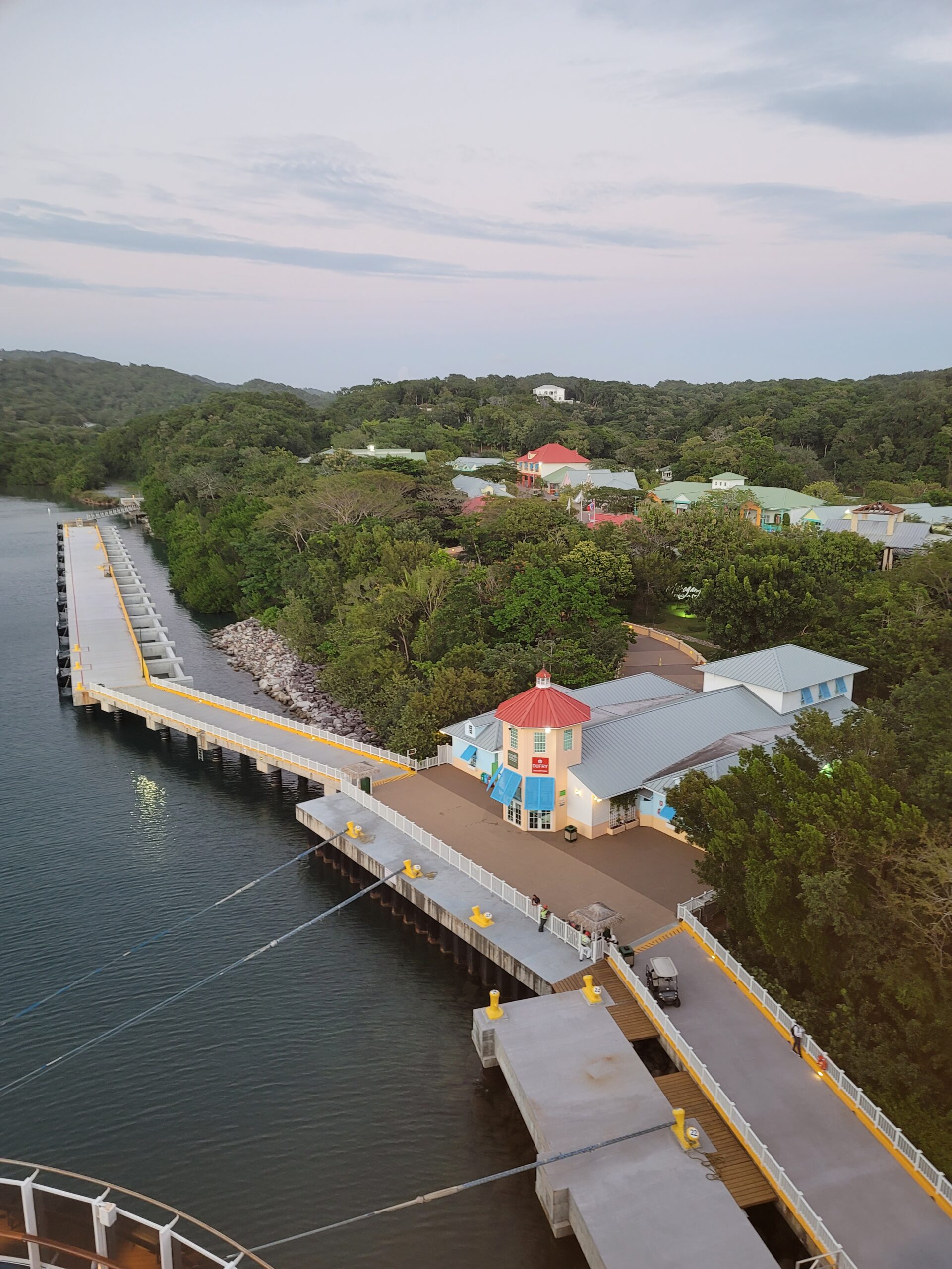 MAHOGANY BAY ROATAN HONDURAS